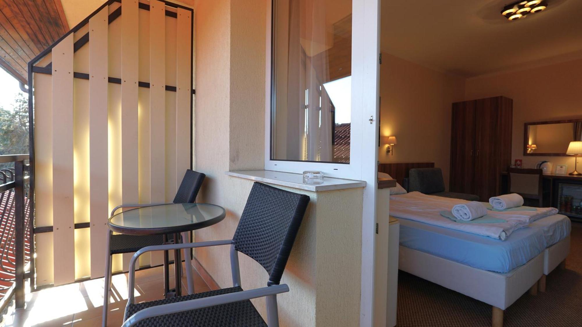 Balaton Colors Beach Hotel Siofok Exterior photo