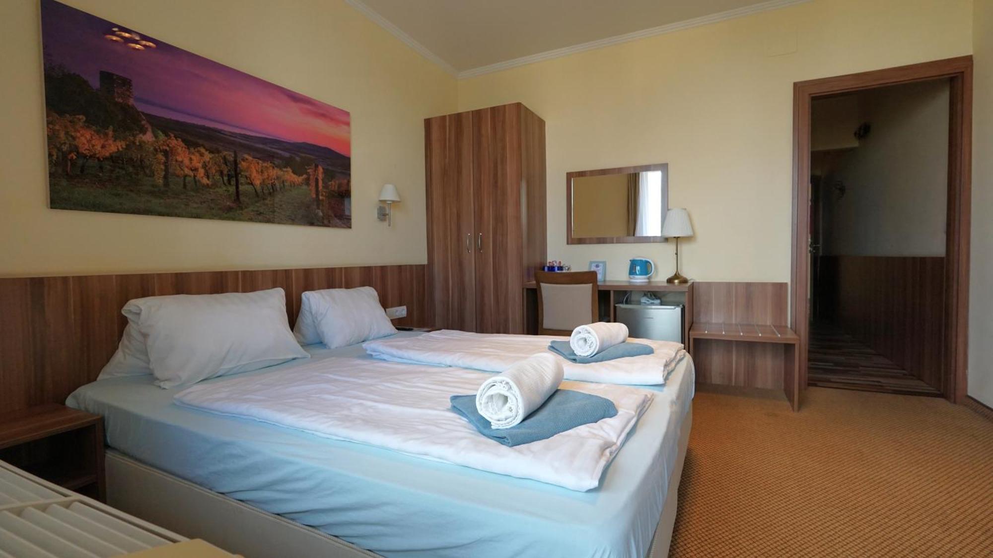 Balaton Colors Beach Hotel Siofok Exterior photo