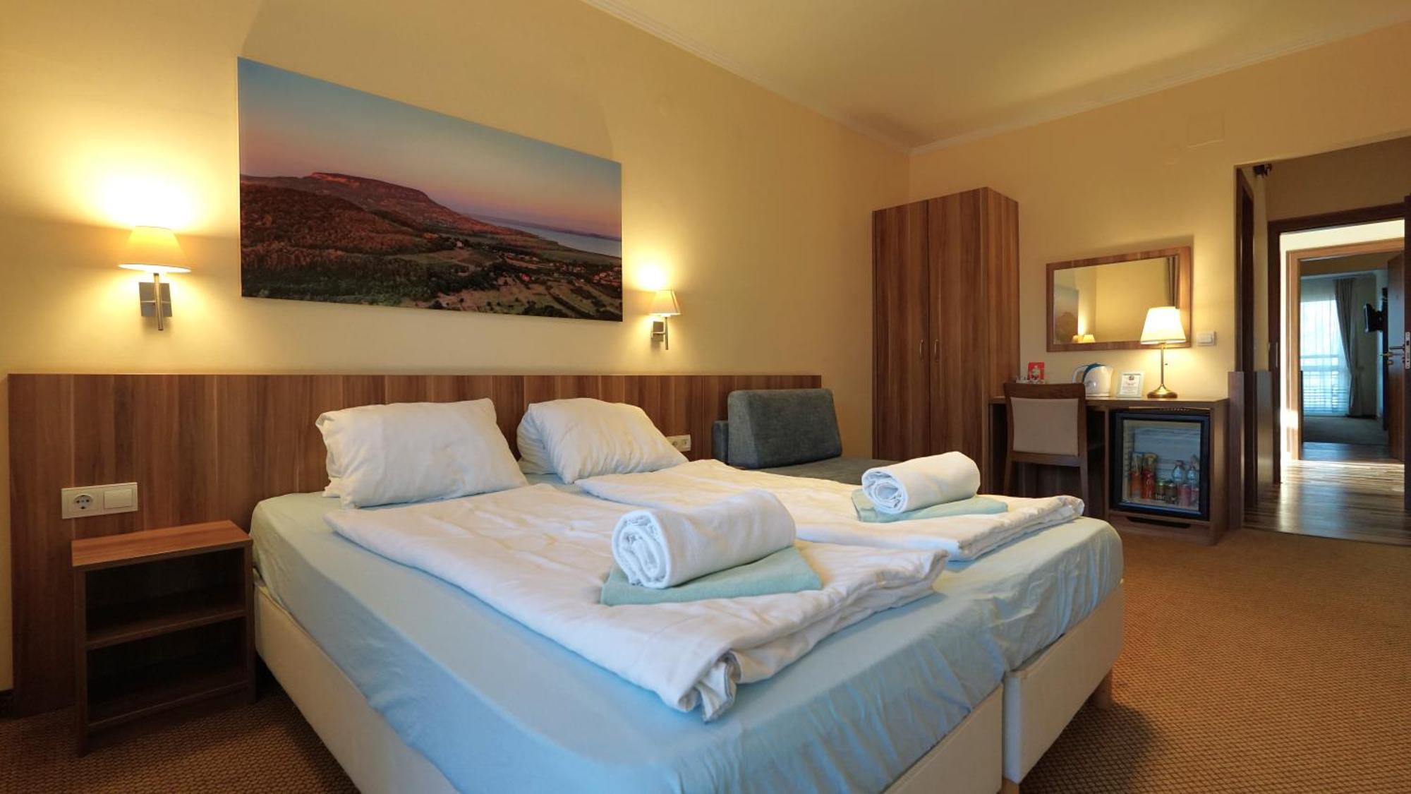 Balaton Colors Beach Hotel Siofok Exterior photo