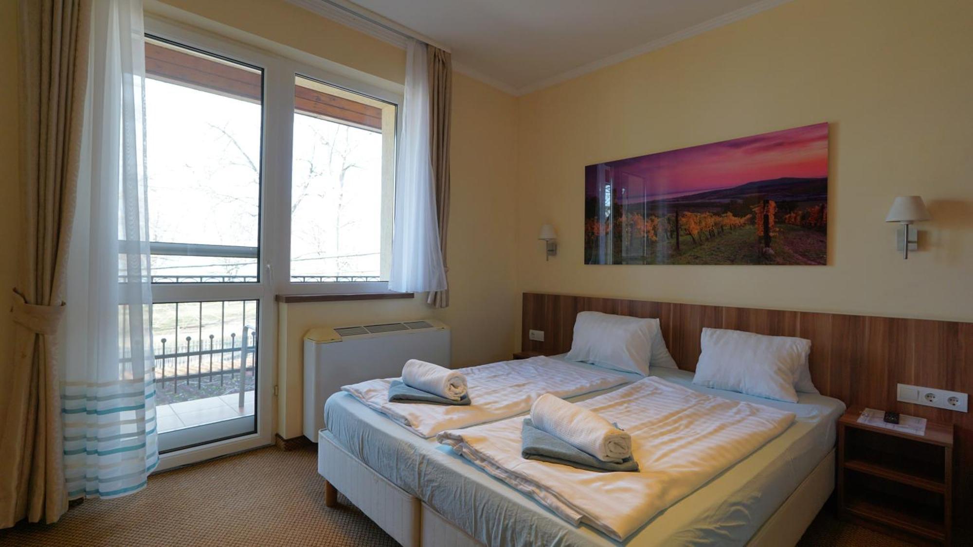 Balaton Colors Beach Hotel Siofok Exterior photo