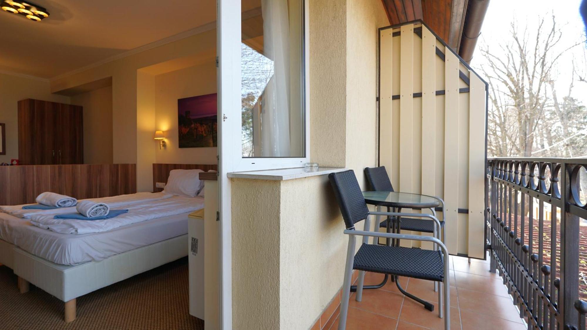 Balaton Colors Beach Hotel Siofok Exterior photo