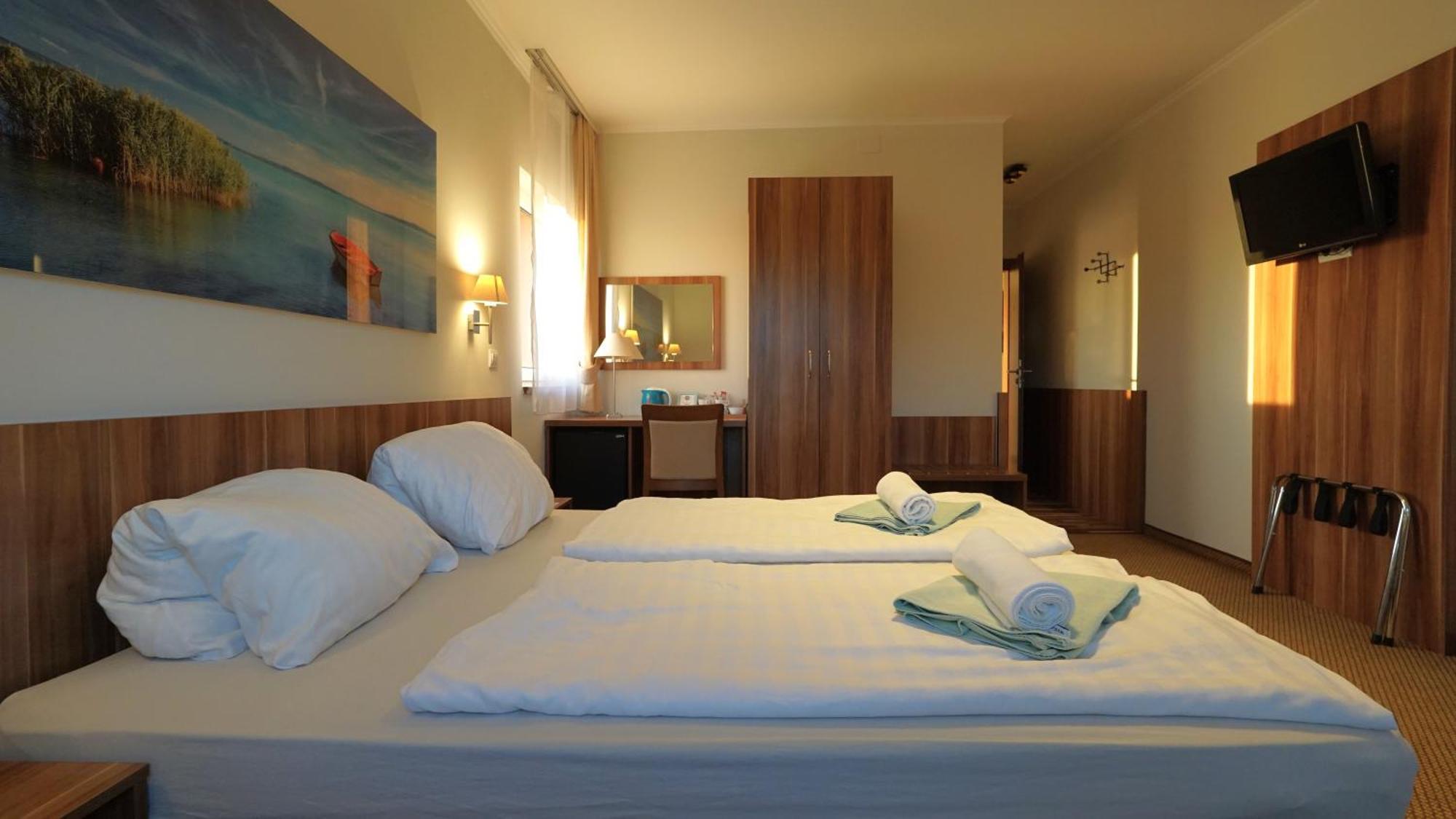 Balaton Colors Beach Hotel Siofok Exterior photo