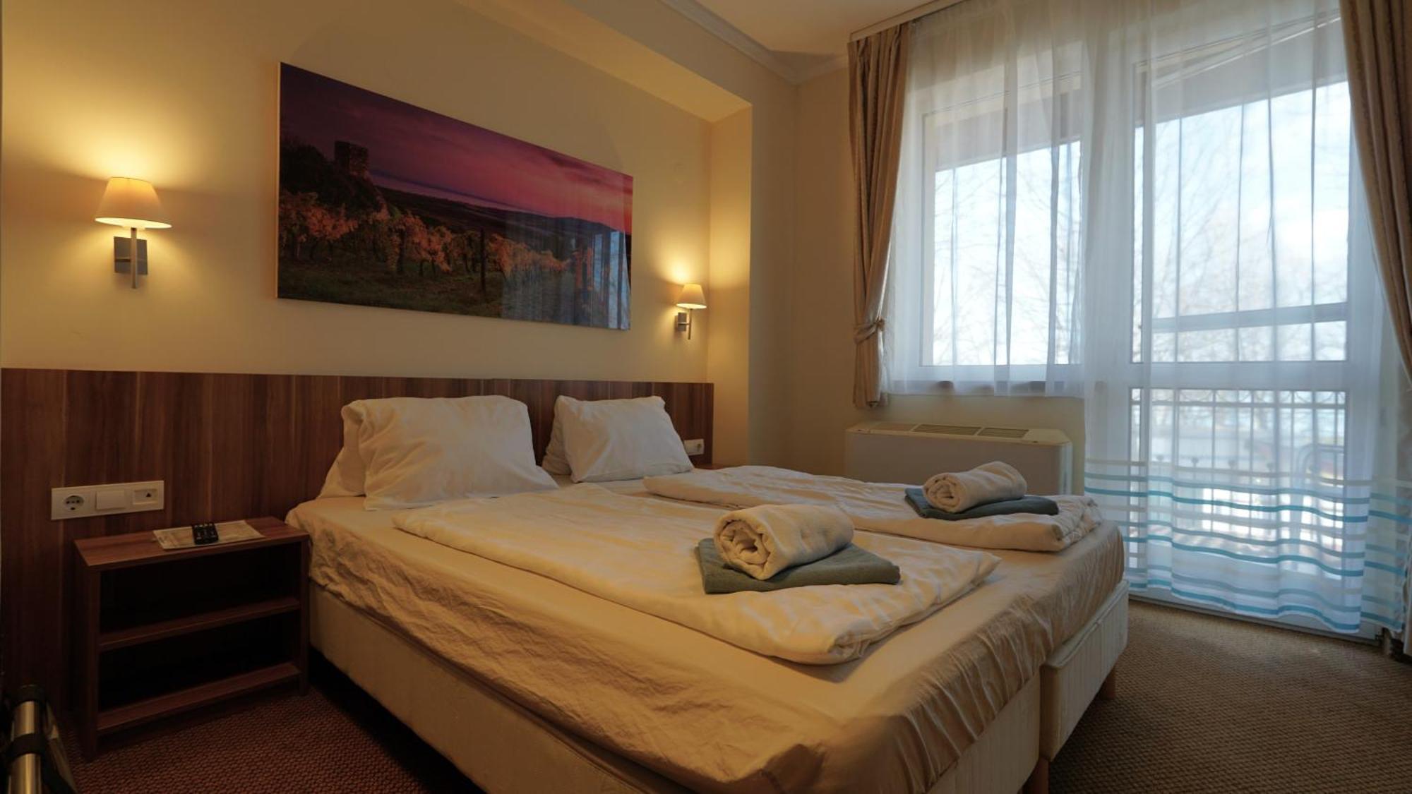 Balaton Colors Beach Hotel Siofok Exterior photo