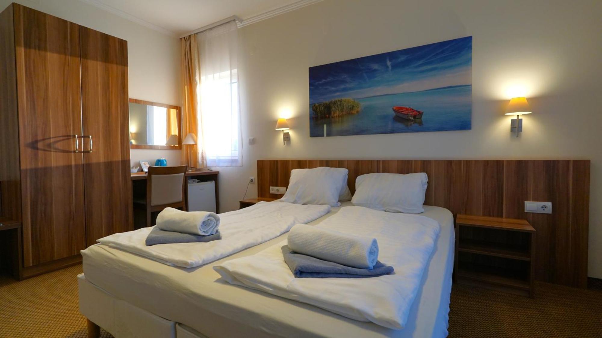 Balaton Colors Beach Hotel Siofok Exterior photo