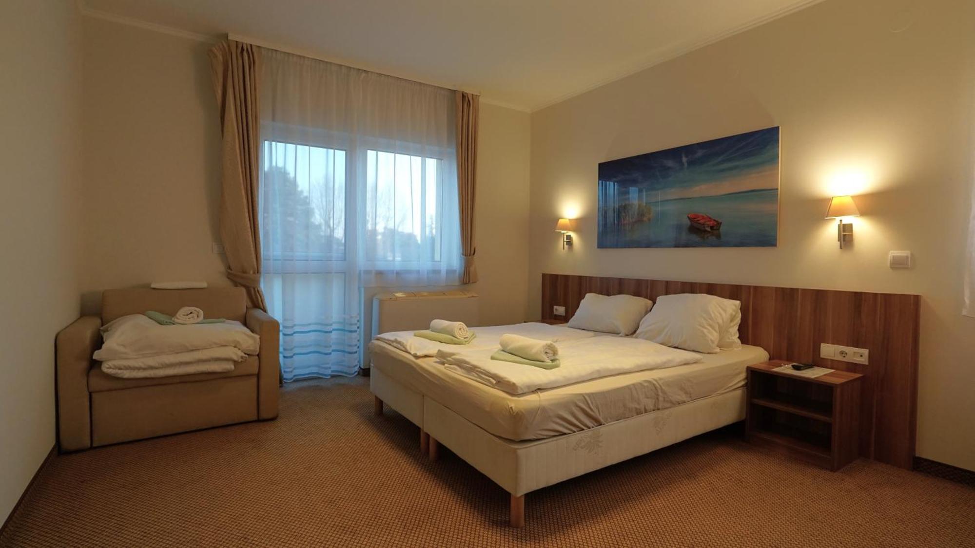 Balaton Colors Beach Hotel Siofok Exterior photo