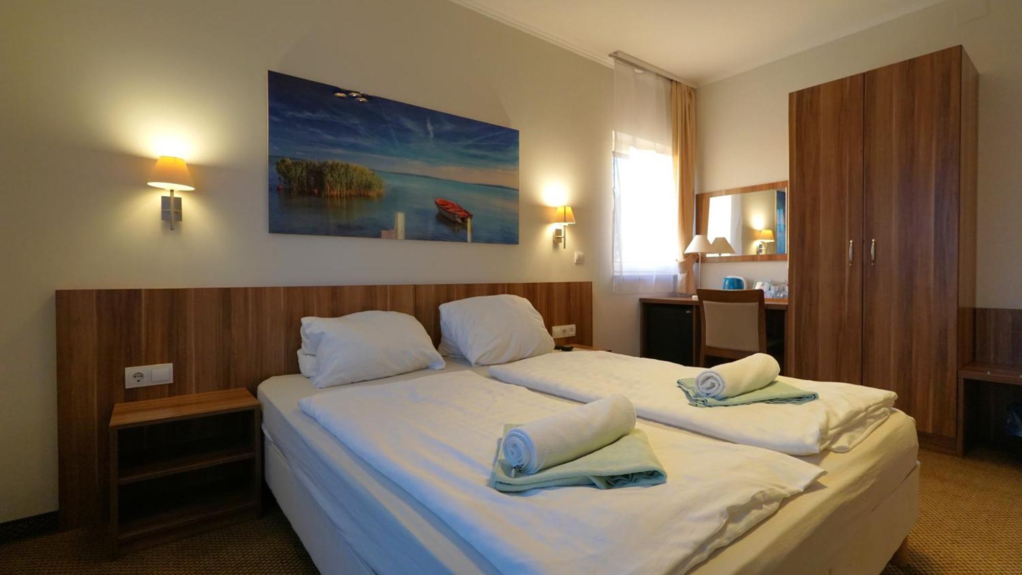 Balaton Colors Beach Hotel Siofok Exterior photo