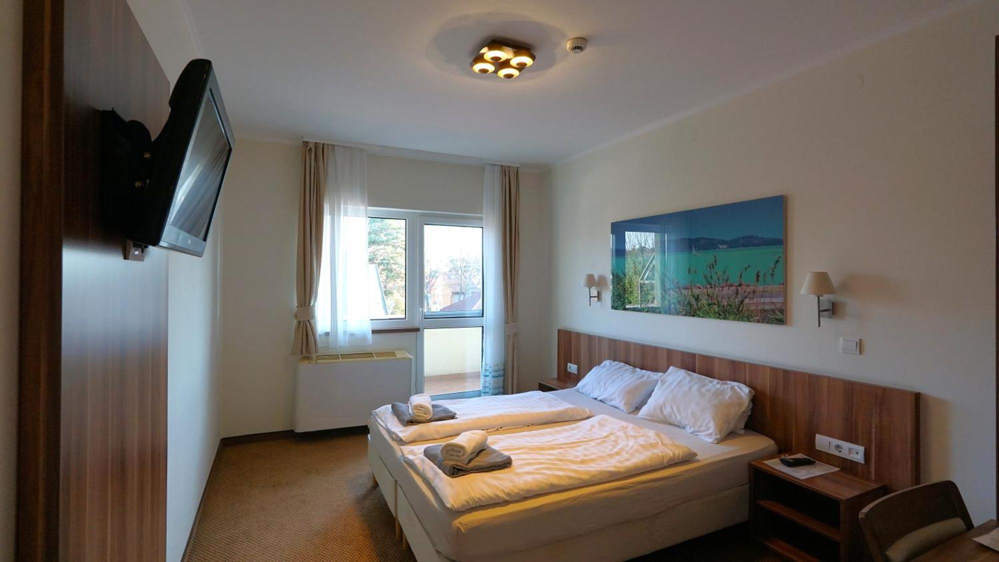 Balaton Colors Beach Hotel Siofok Exterior photo