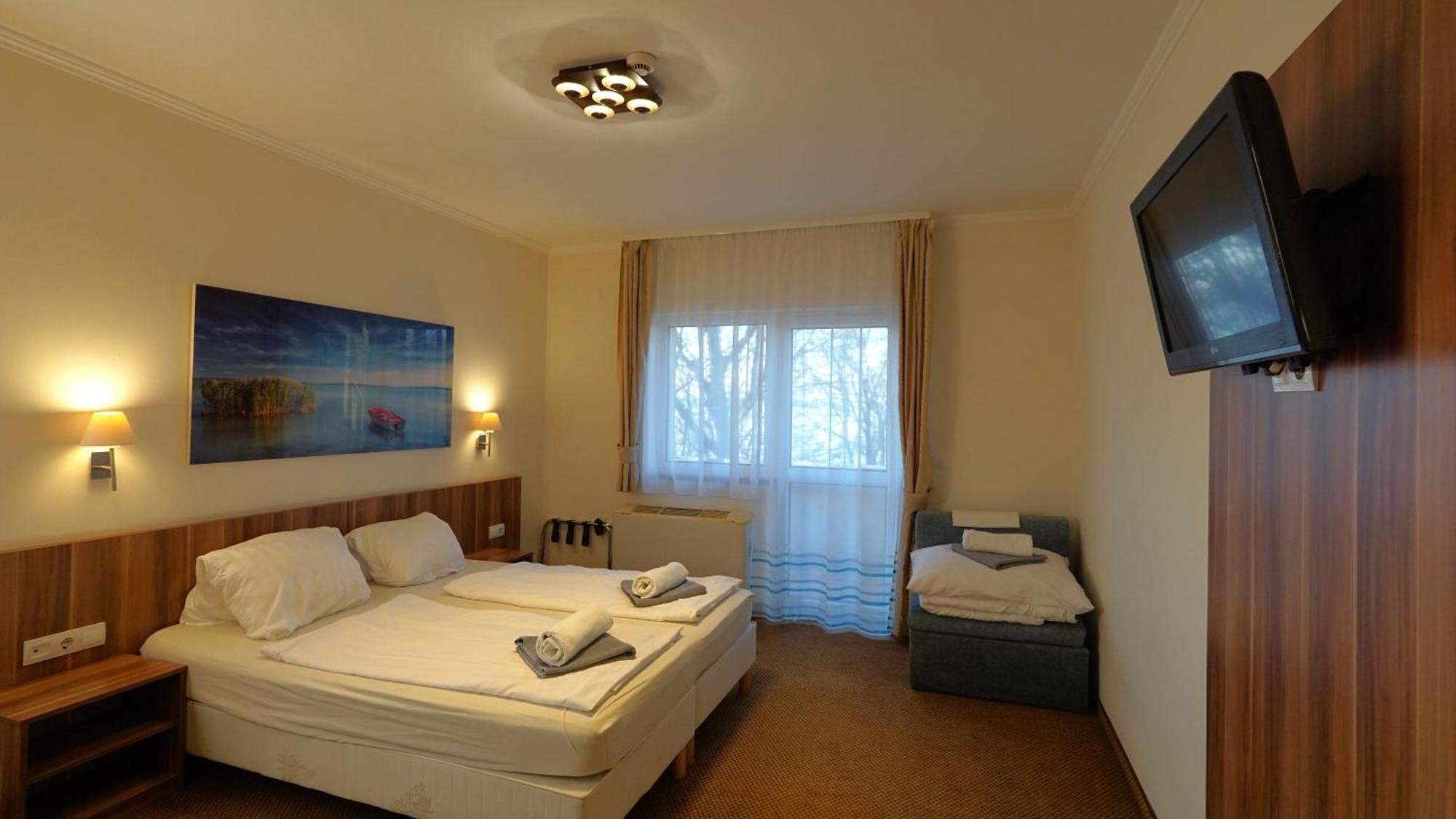 Balaton Colors Beach Hotel Siofok Exterior photo