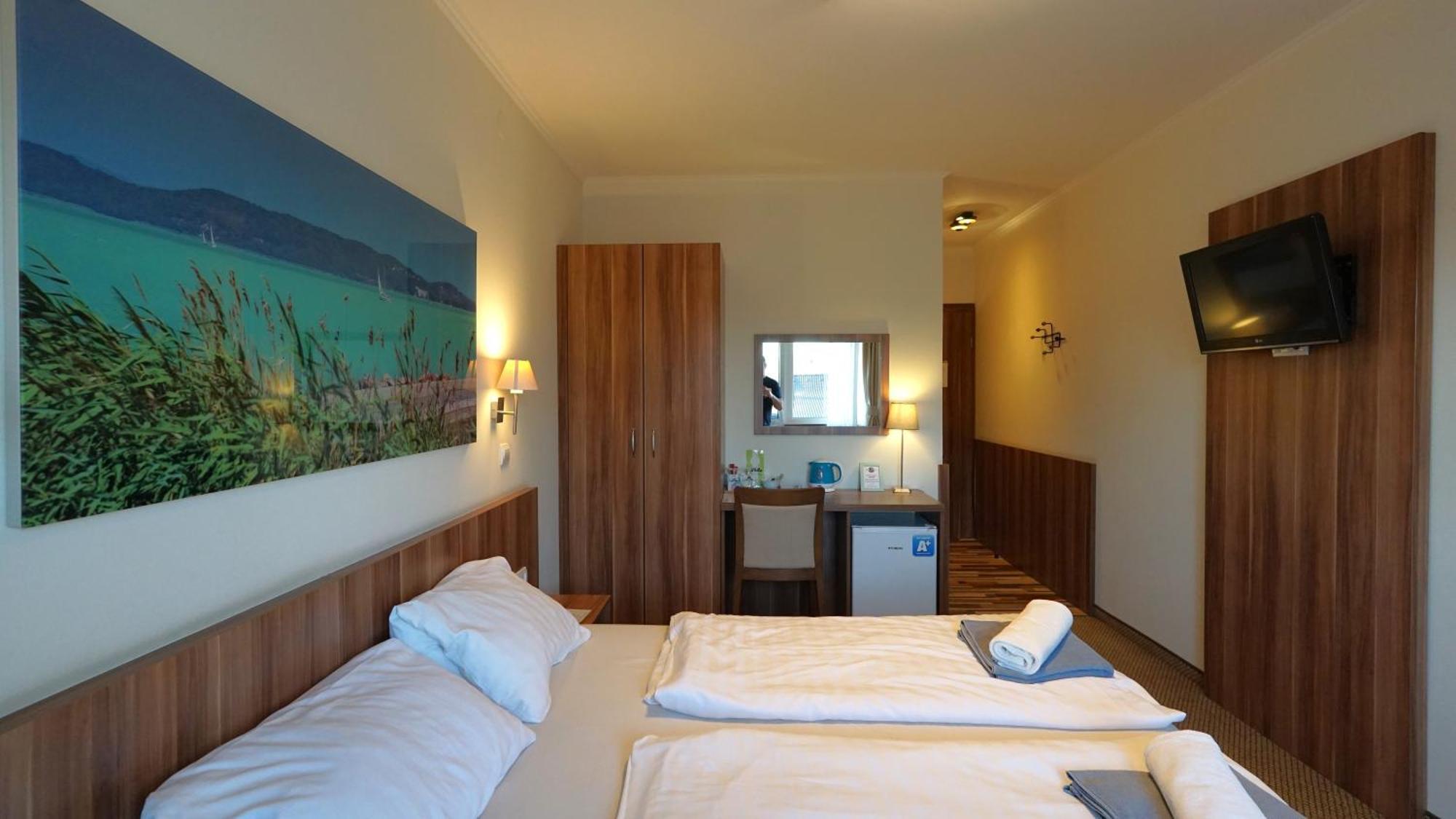 Balaton Colors Beach Hotel Siofok Exterior photo
