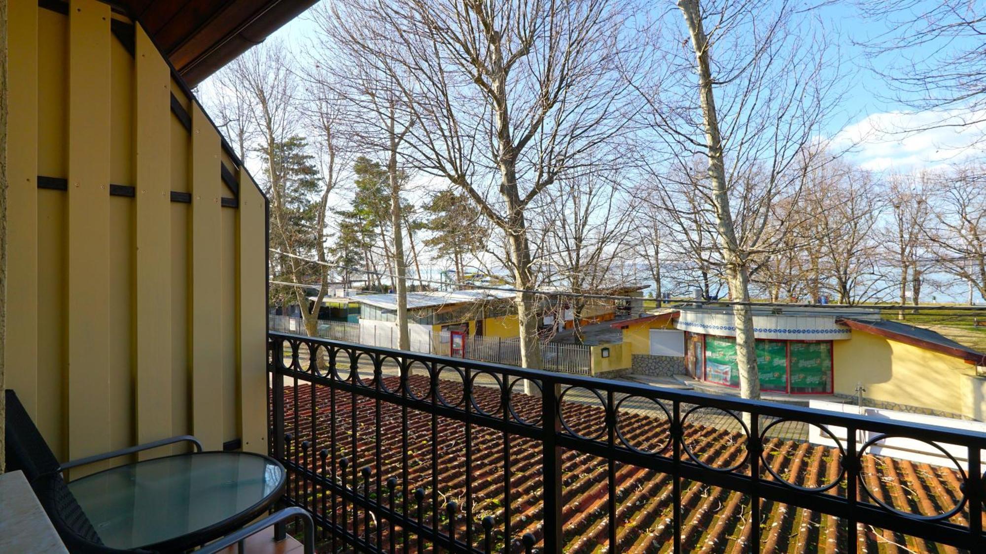 Balaton Colors Beach Hotel Siofok Room photo