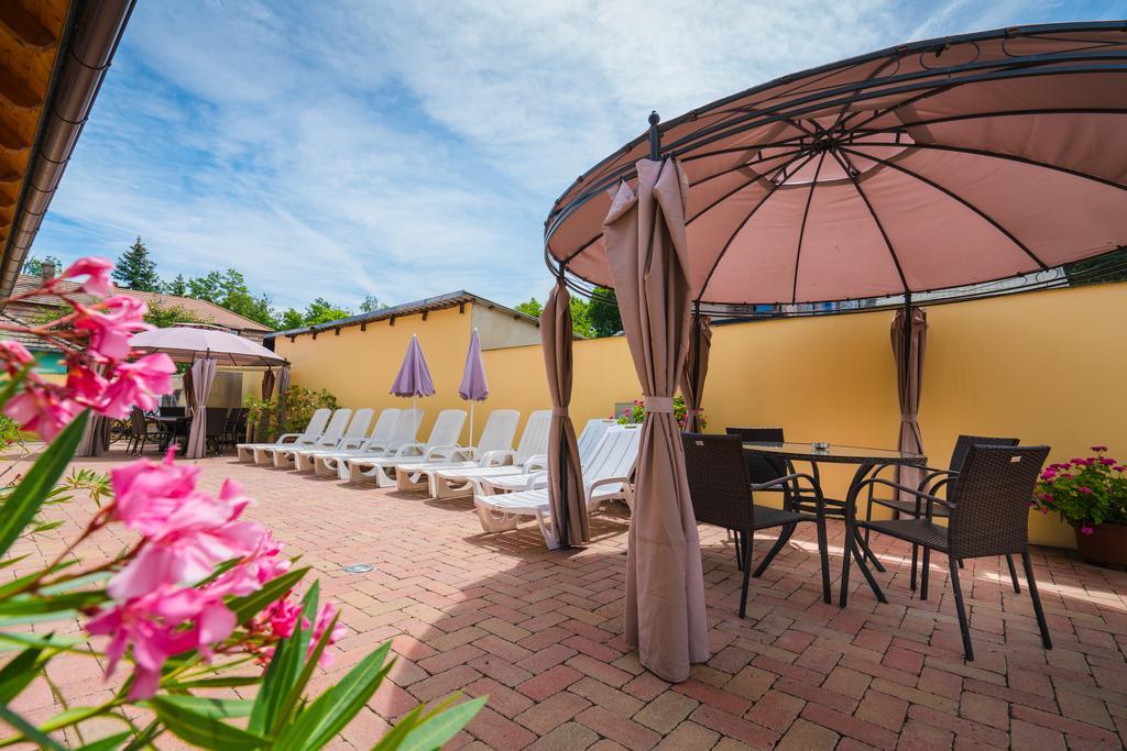 Balaton Colors Beach Hotel Siofok Exterior photo